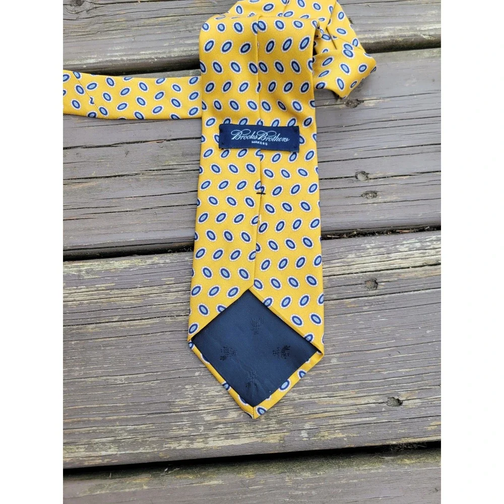 Brooks‎ Brothers Necktie Yellow Blue Geometric Medallion Silk Made in USA OS